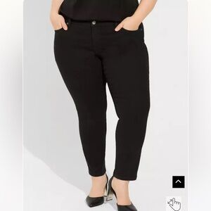 Torrid 12 Crop Sky High Boot Super Soft High-Rise Jean Black